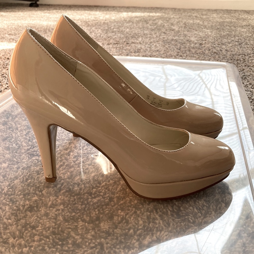 Nickels platform heels. Size 5, beige